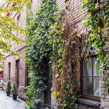 Dream - Bright 2-bedroom 2-floor Old Town