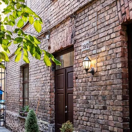 Dream - Bright 2-bedroom 2-floor Old Town Apartment *