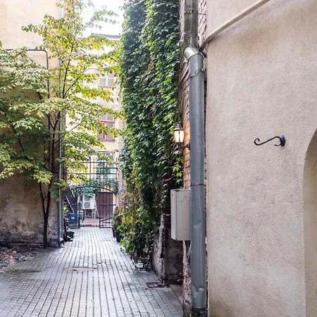 Dream - Bright 2-bedroom 2-floor Old Town *