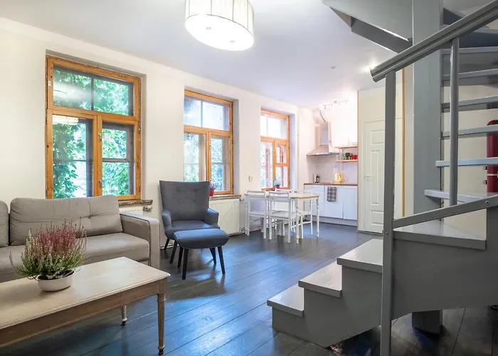 Dream - Bright 2-bedroom 2-floor Old Town